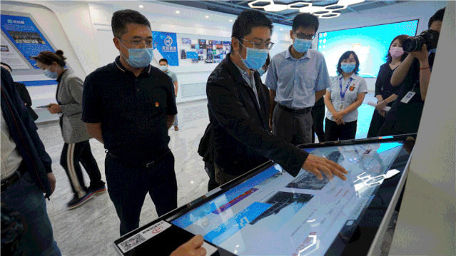 ed_1636940831379361.gif 94.gif